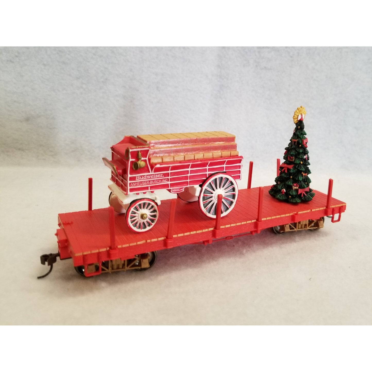 On30 Scale  Bachmann, Hawthorne Village  Budweiser Train Set