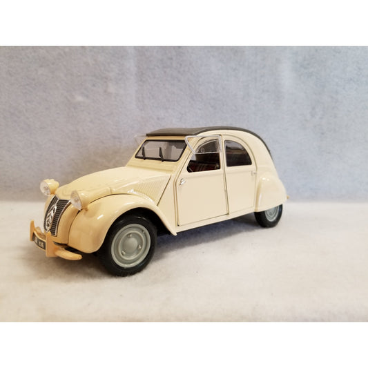 1/18 Scale Maisto 1952 Citroen 2CV