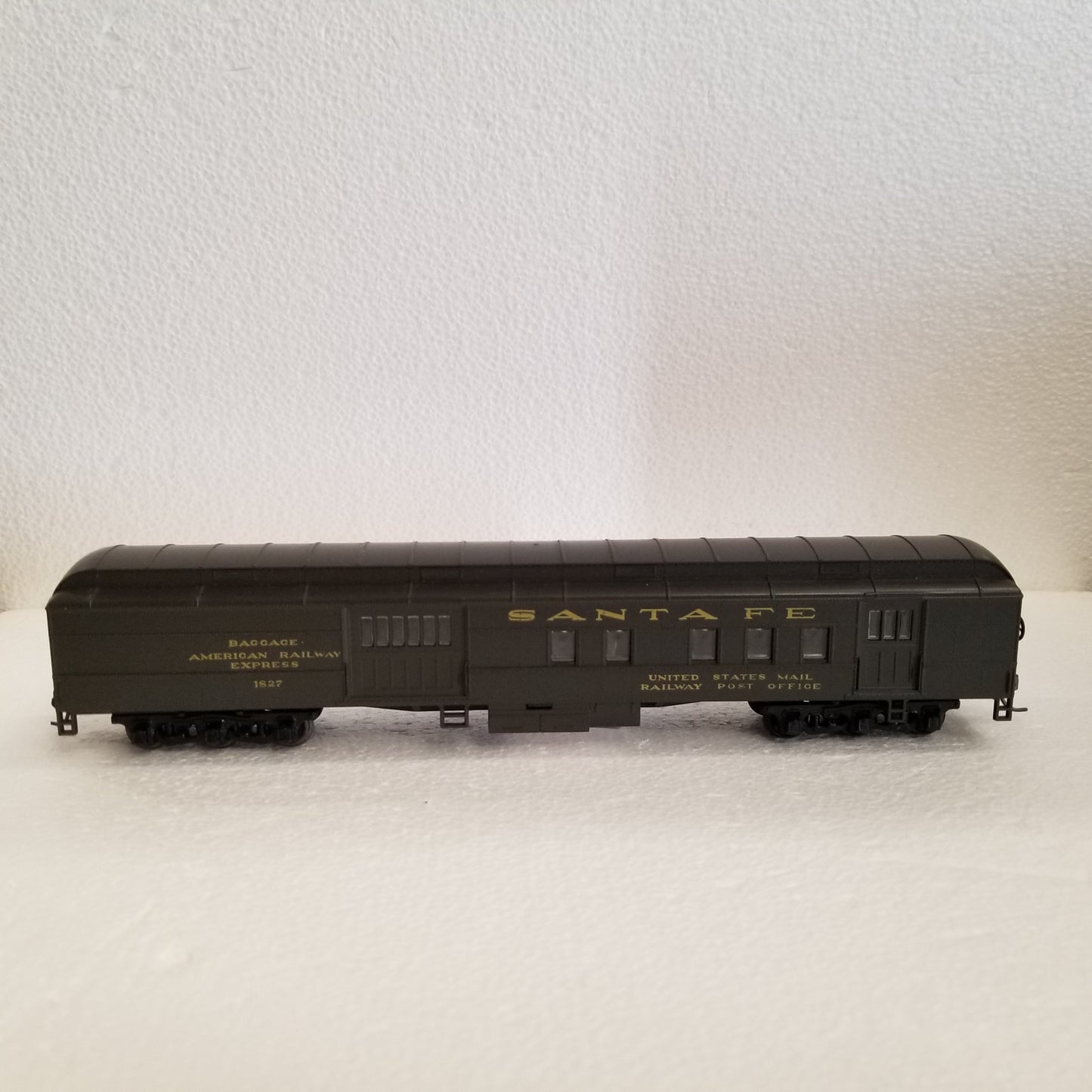 HO Scale Athearn Santa Fe Baggage Car No.1827