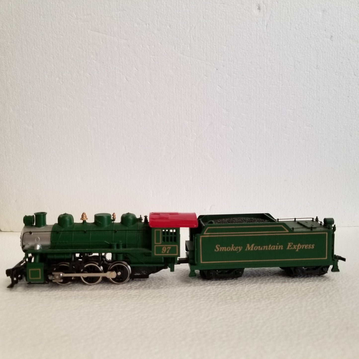 HO Scale   Bachmann   Smokey Mountain Express 0-6-0 Locomotive #97 And Tender