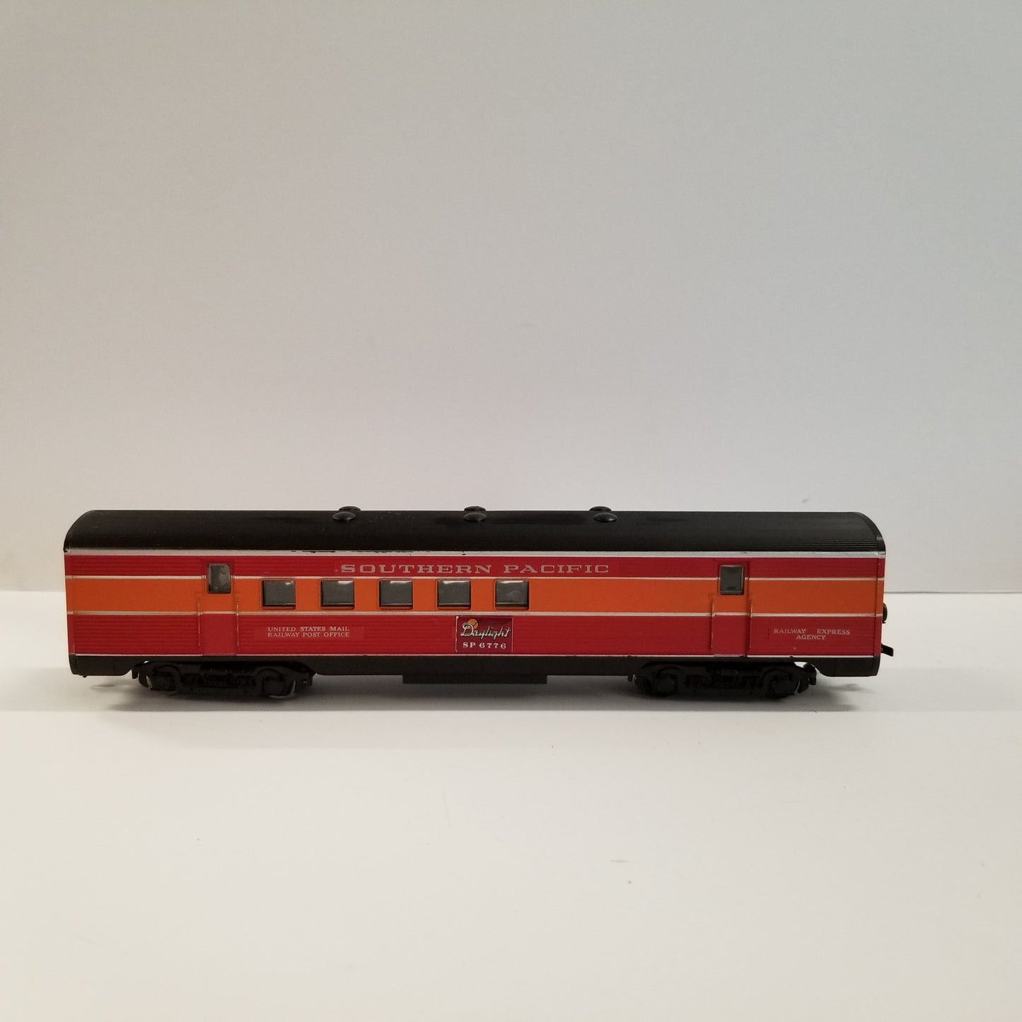 HO Scale Athearn Southern Pacific Daylight Set