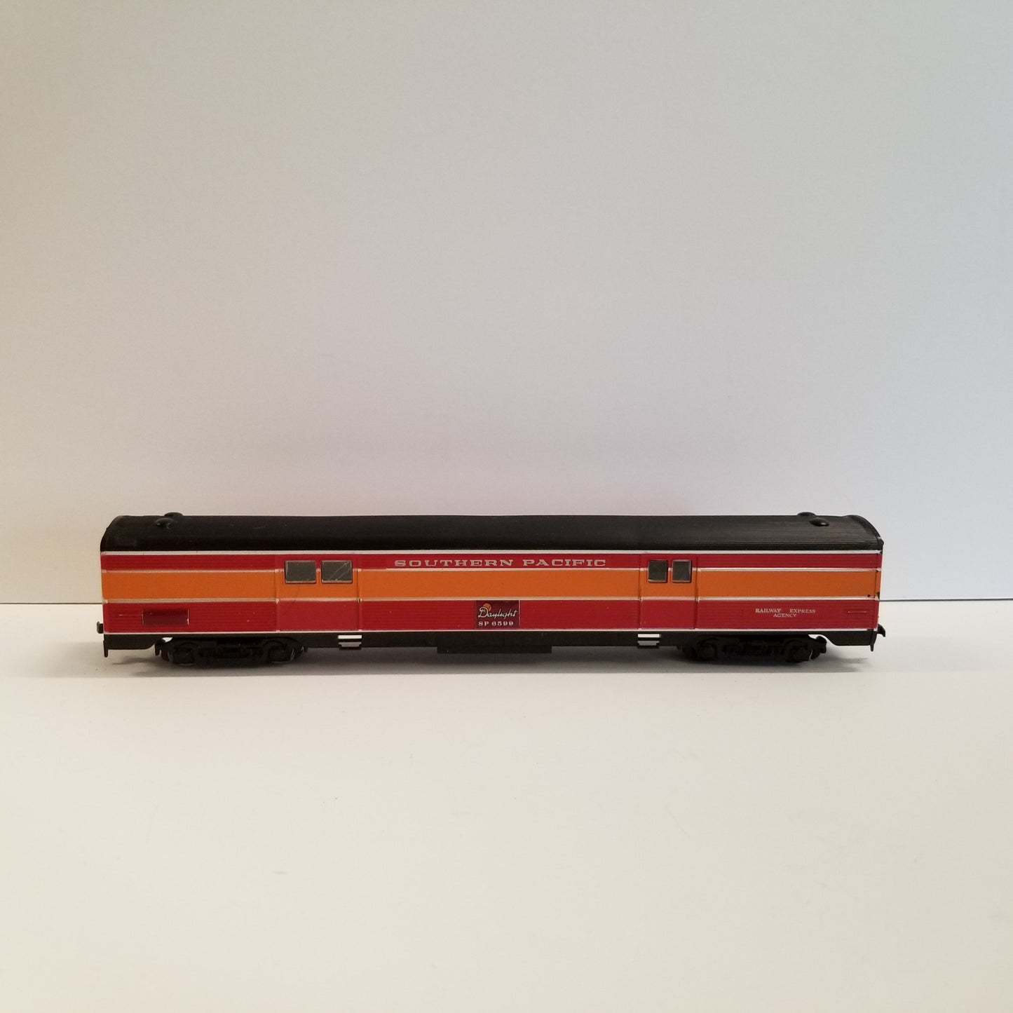 HO Scale Athearn Southern Pacific Daylight Set