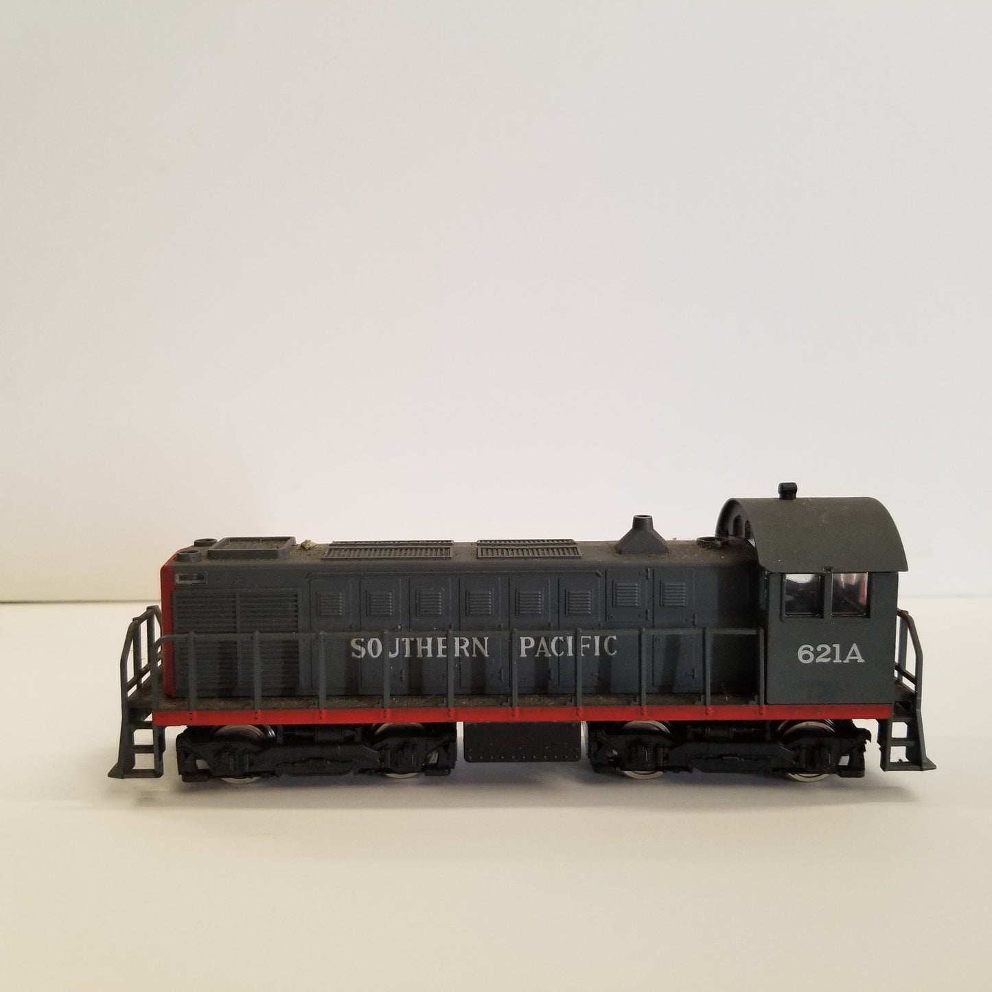 HO Scale AHM Southern Pacific VO-1000 Switcher No.621A