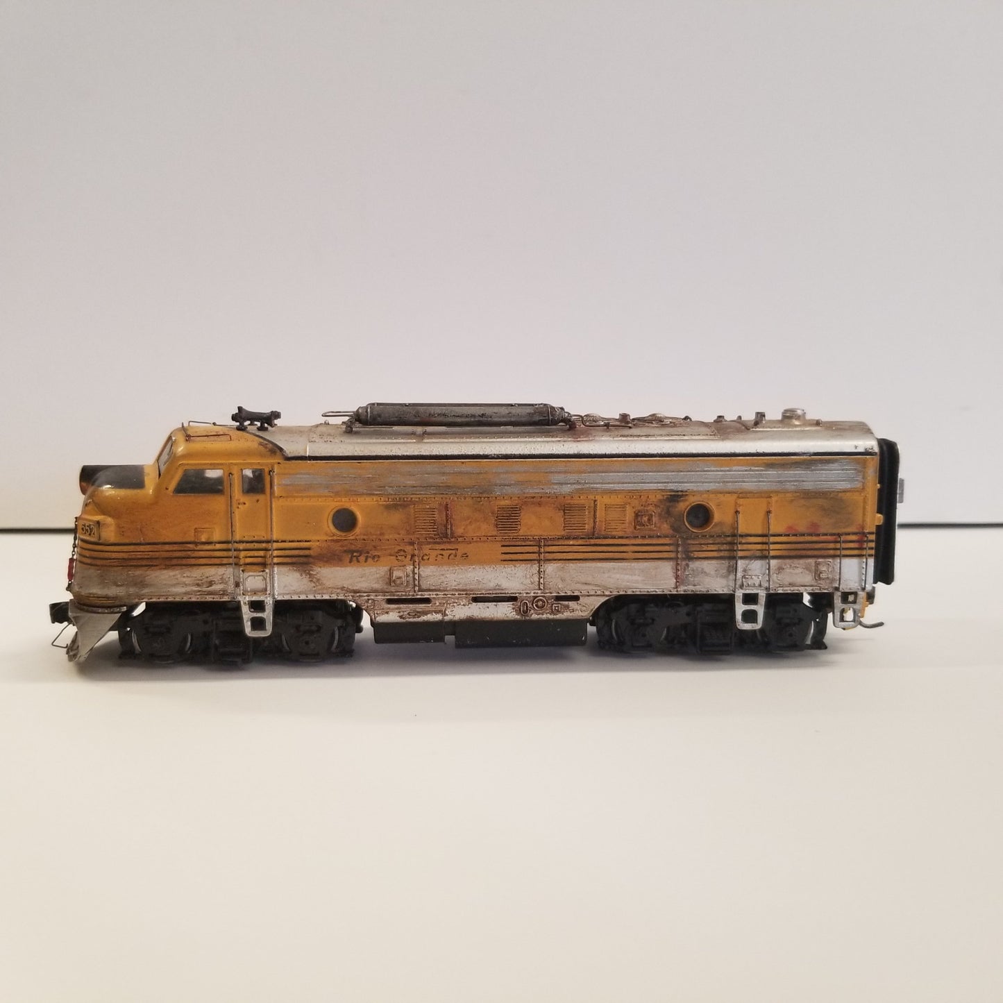 HO Scale Athearn Rio Grande F7A Locomotive No.552