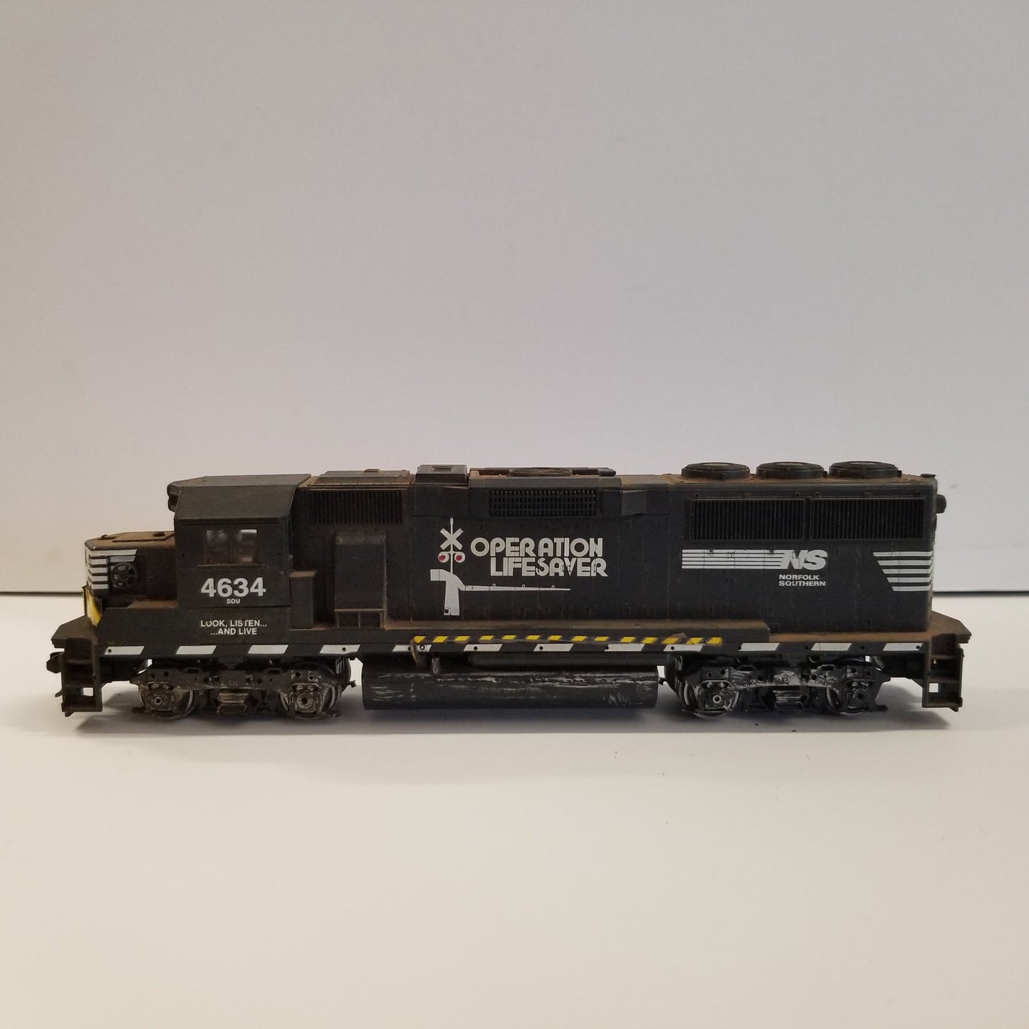 HO Scale Athearn Norfolk Southern GP-40 Operation Lifesaver Locomotive No.4634