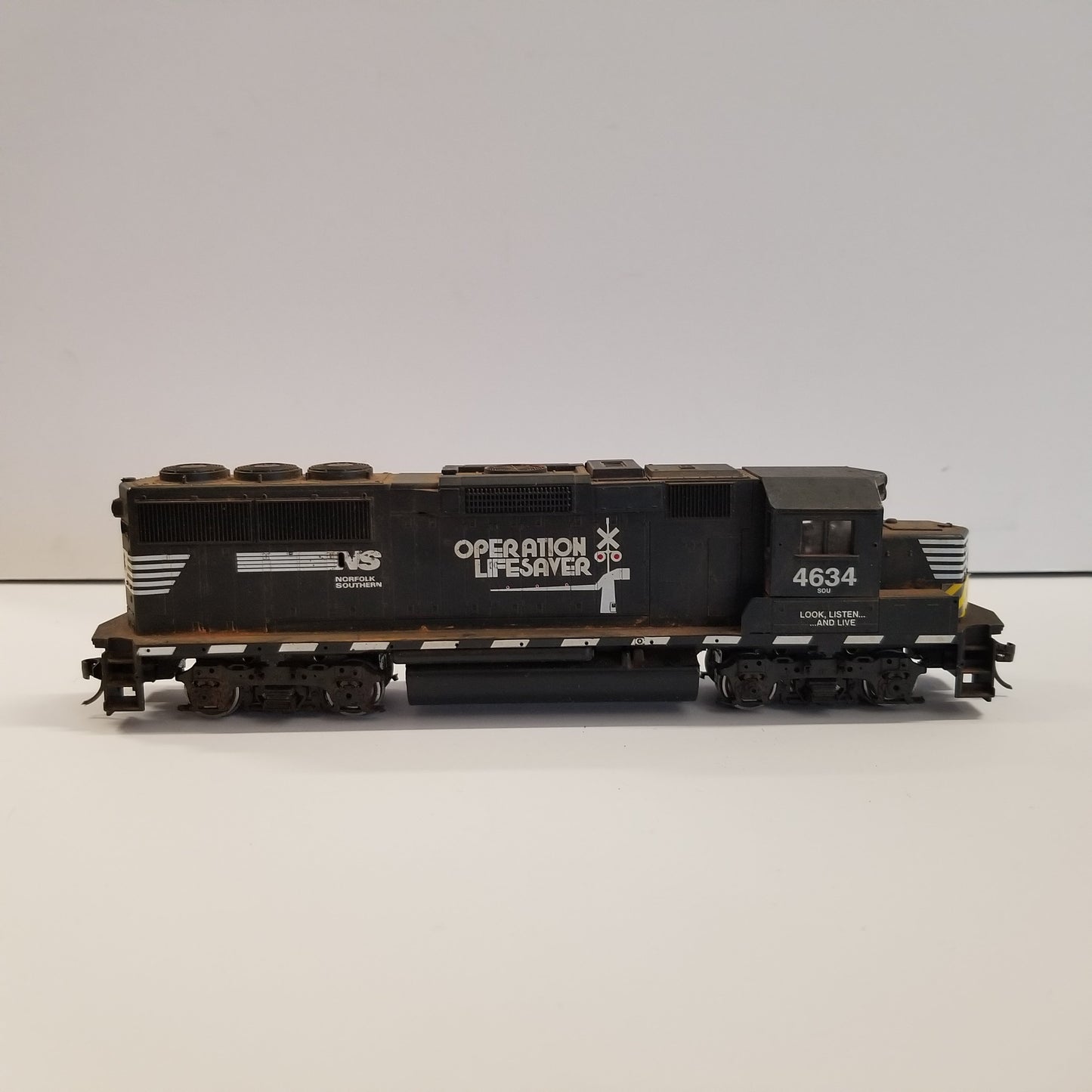 HO Scale Athearn Norfolk Southern GP-40 Operation Lifesaver Locomotive No.4634