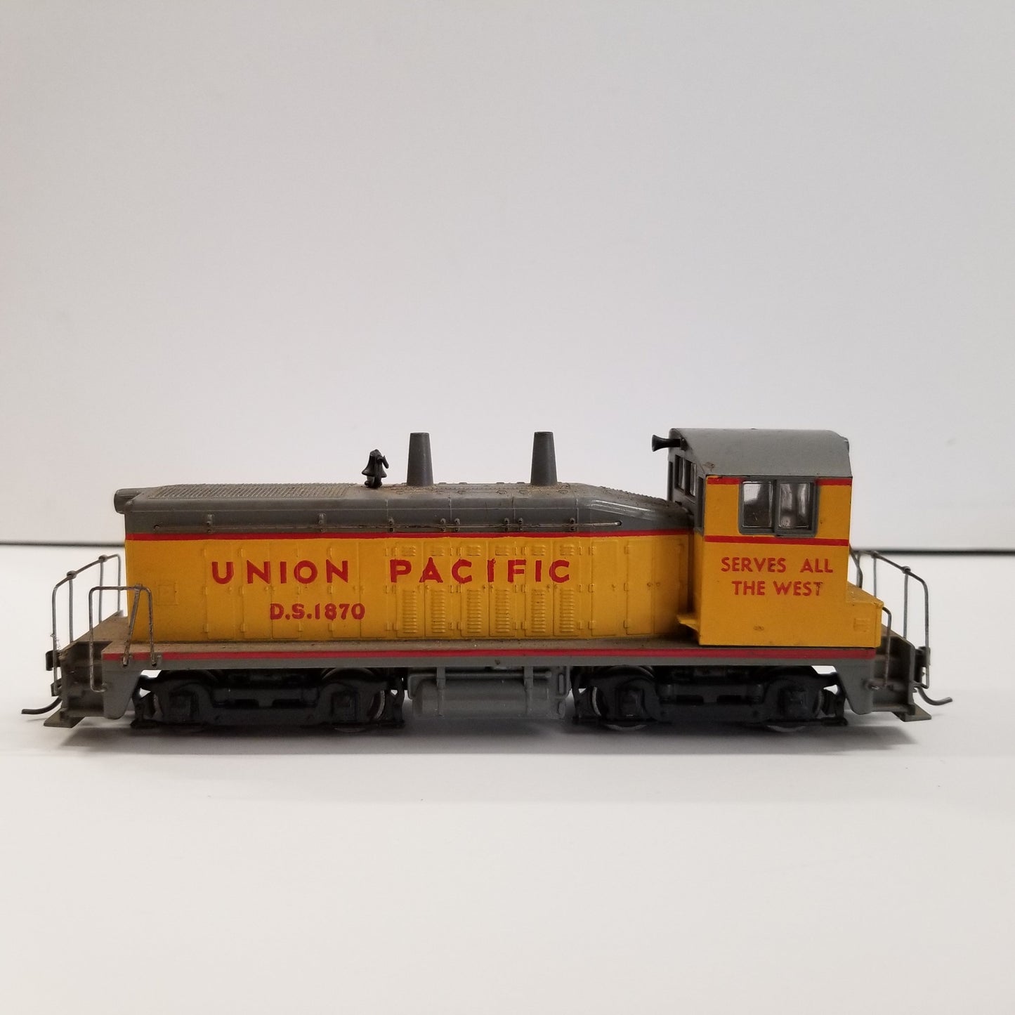 HO Scale Athearn Union Pacific SW-1500 Switcher Locomotive No.1870