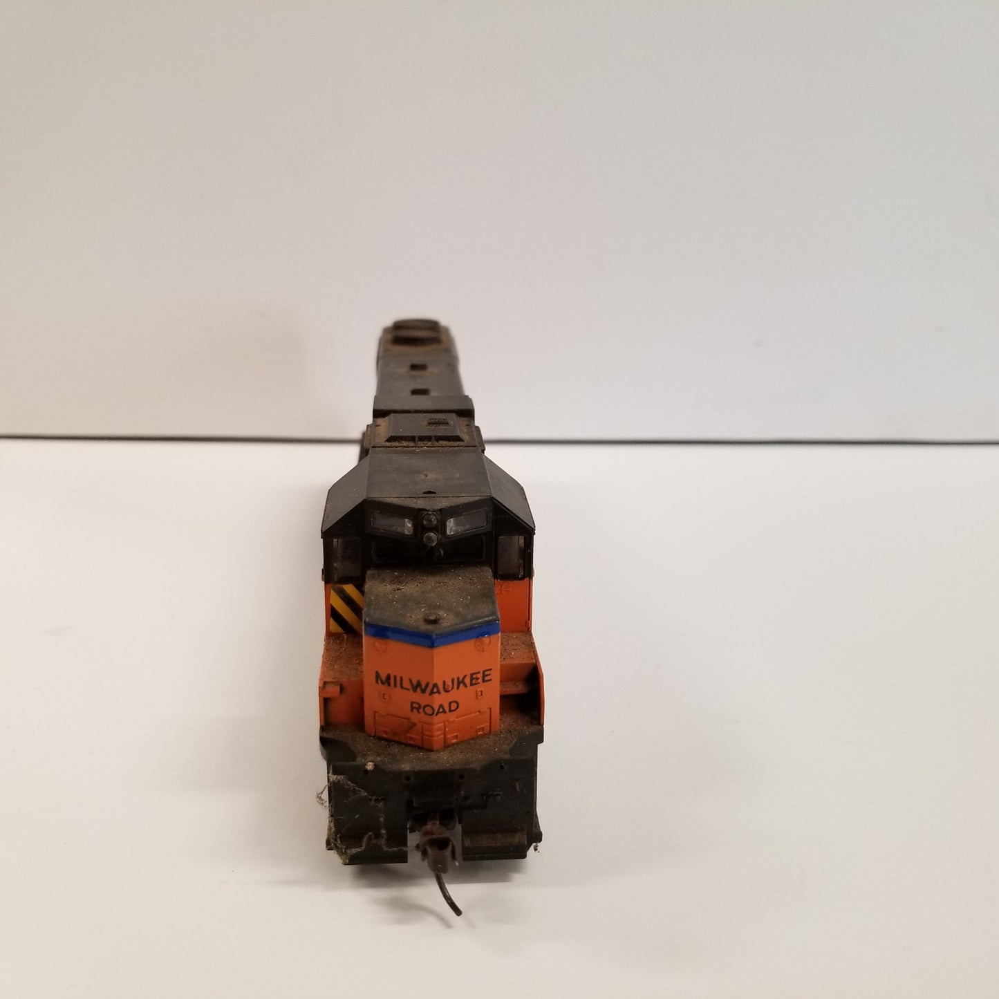 HO Scale Athearn Milwaukee Road GP-40 Locomotive No.365