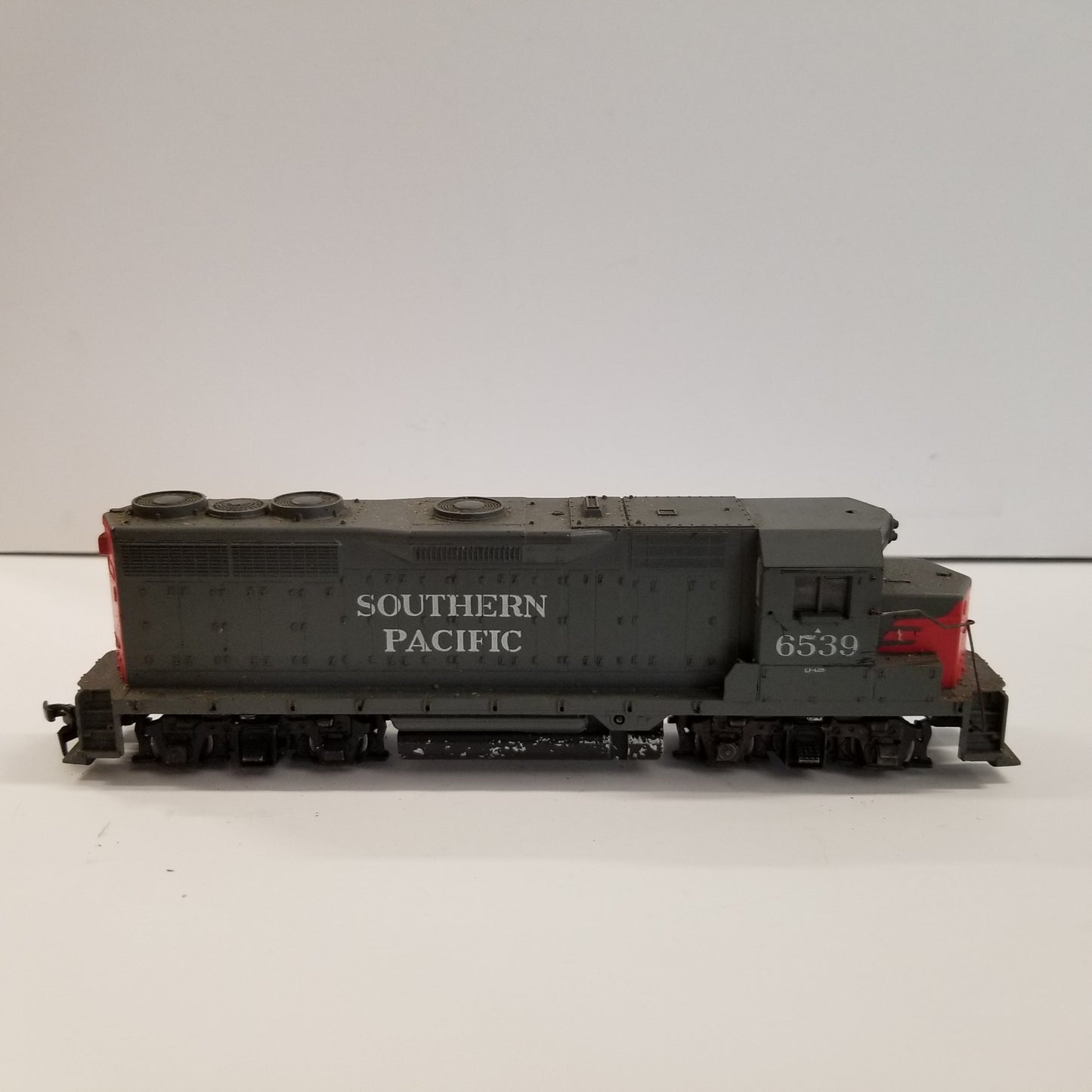 HO Scale Athearn Southern Pacific GP-40 Locomotive No.6539