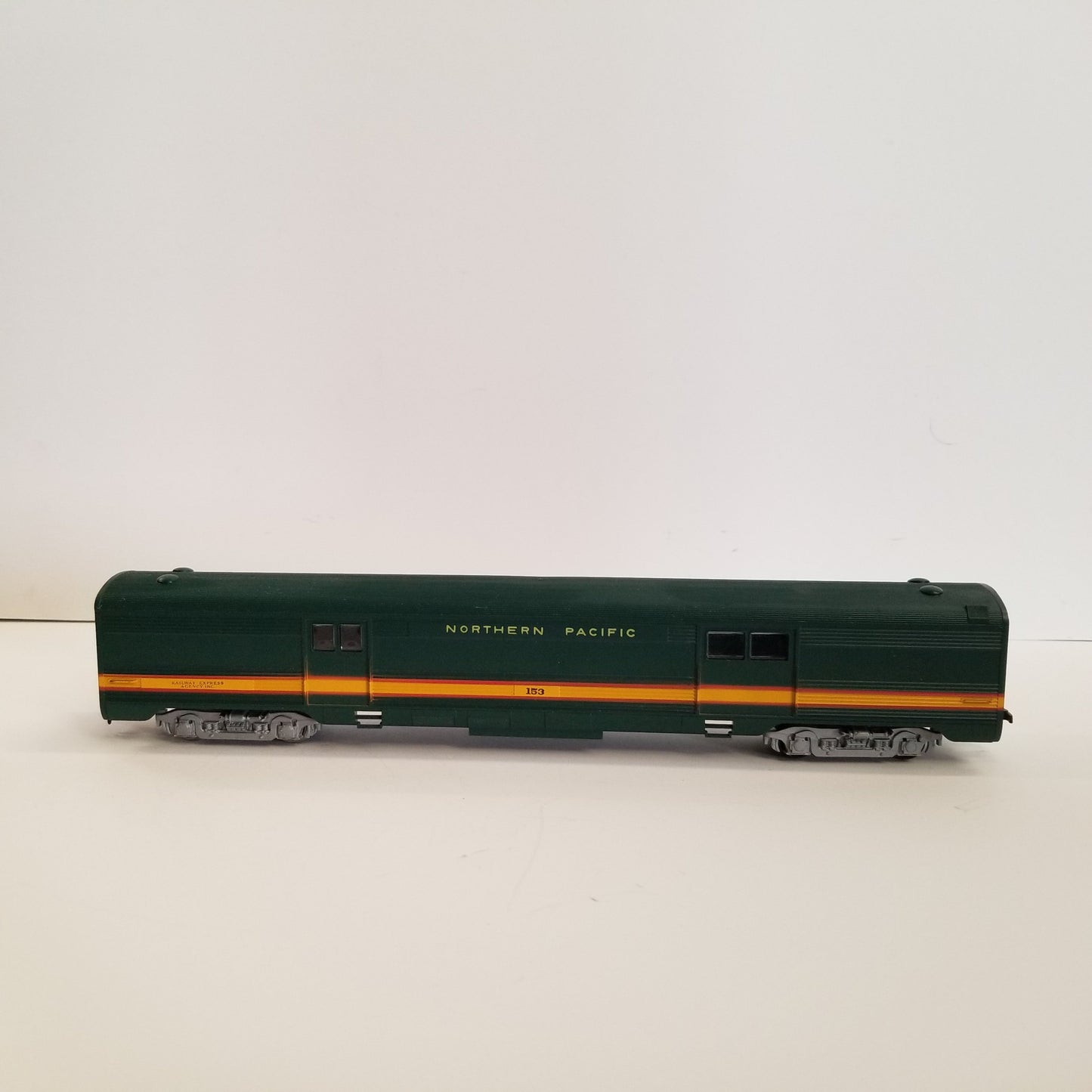 HO Scale Athearn Northern Pacific "North Coast Limited" Passenger Train Set