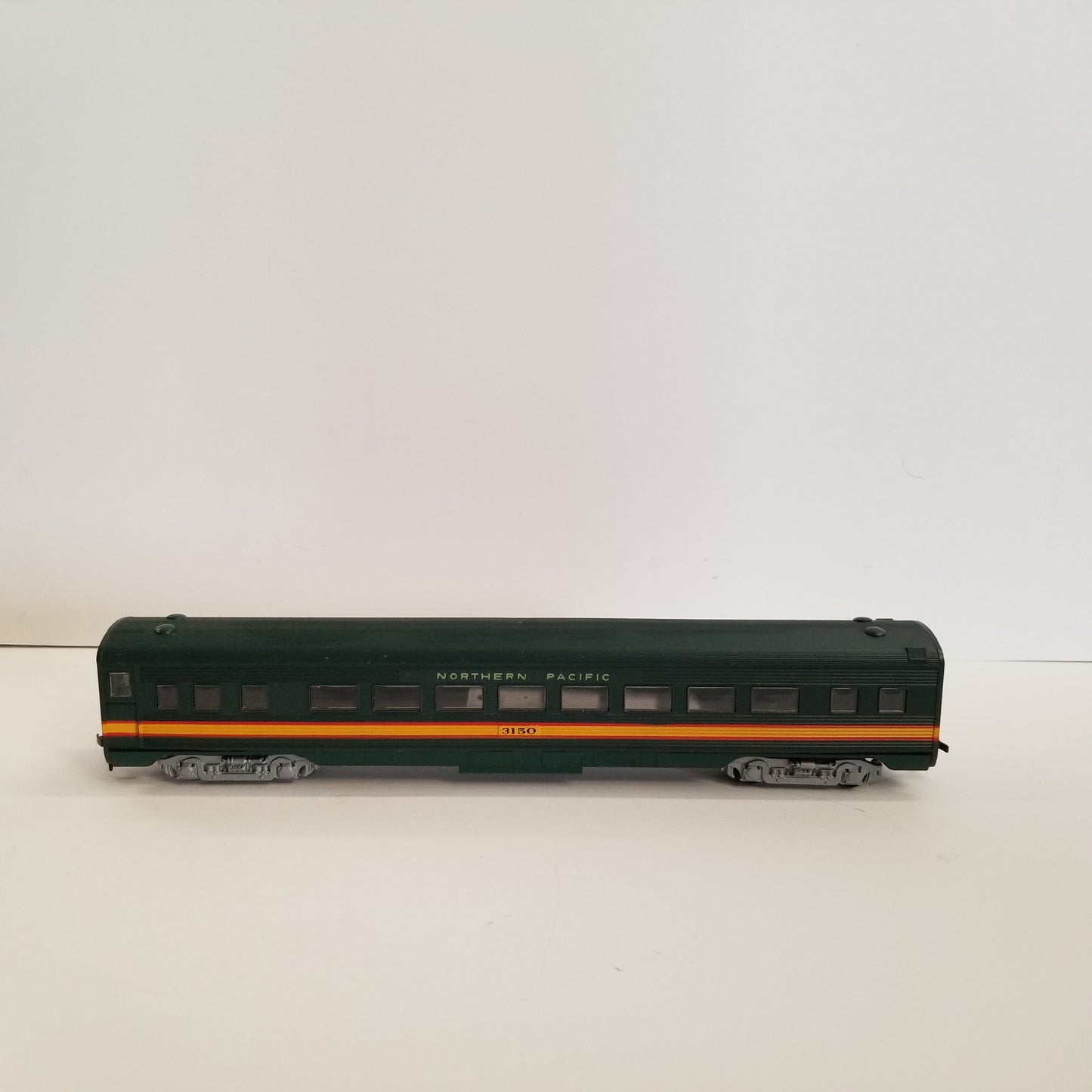 HO Scale Athearn Northern Pacific "North Coast Limited" Passenger Train Set
