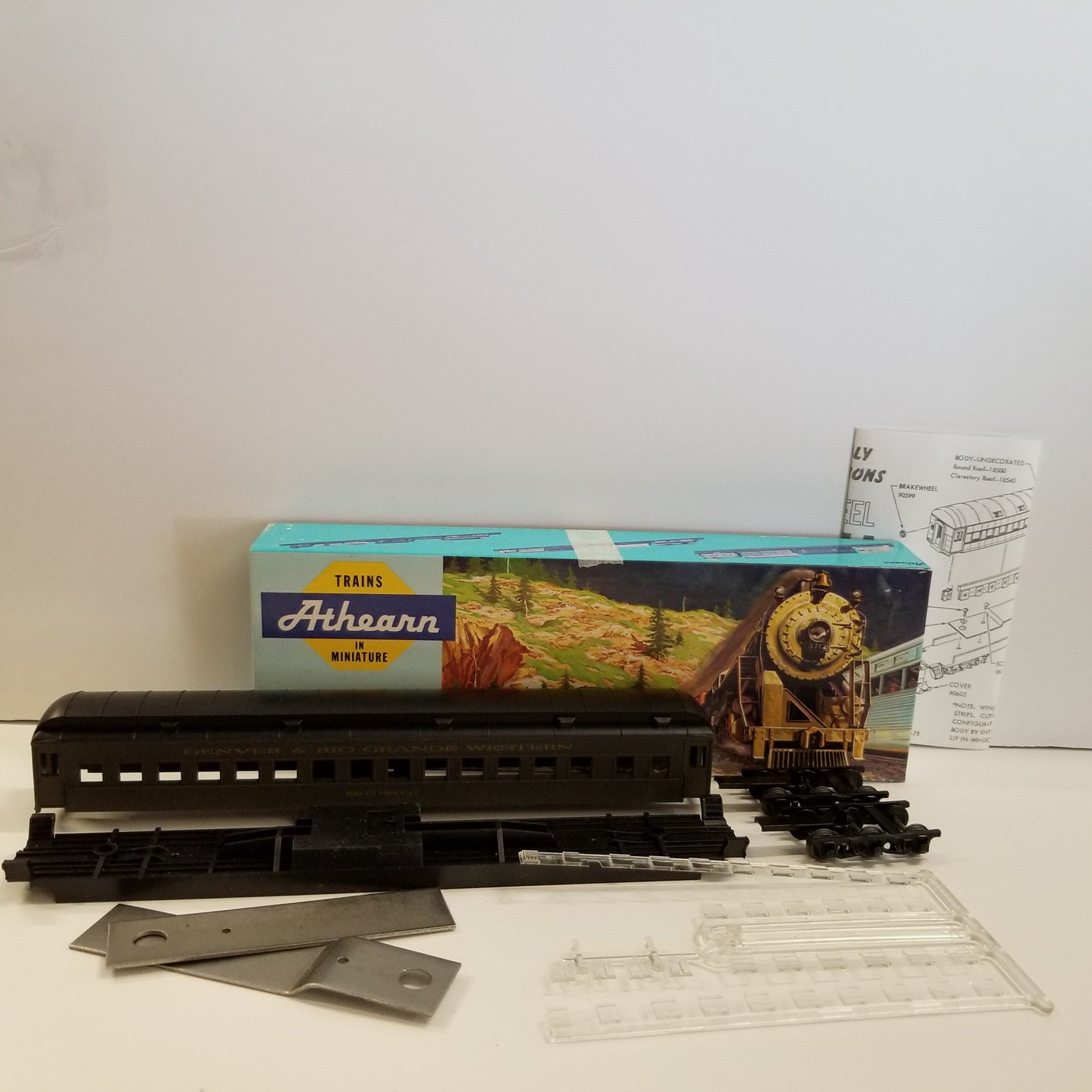 HO Scale Athearn No.5524-1 Denver & Rio Grande "David Moffet" Pullman Coach Gree