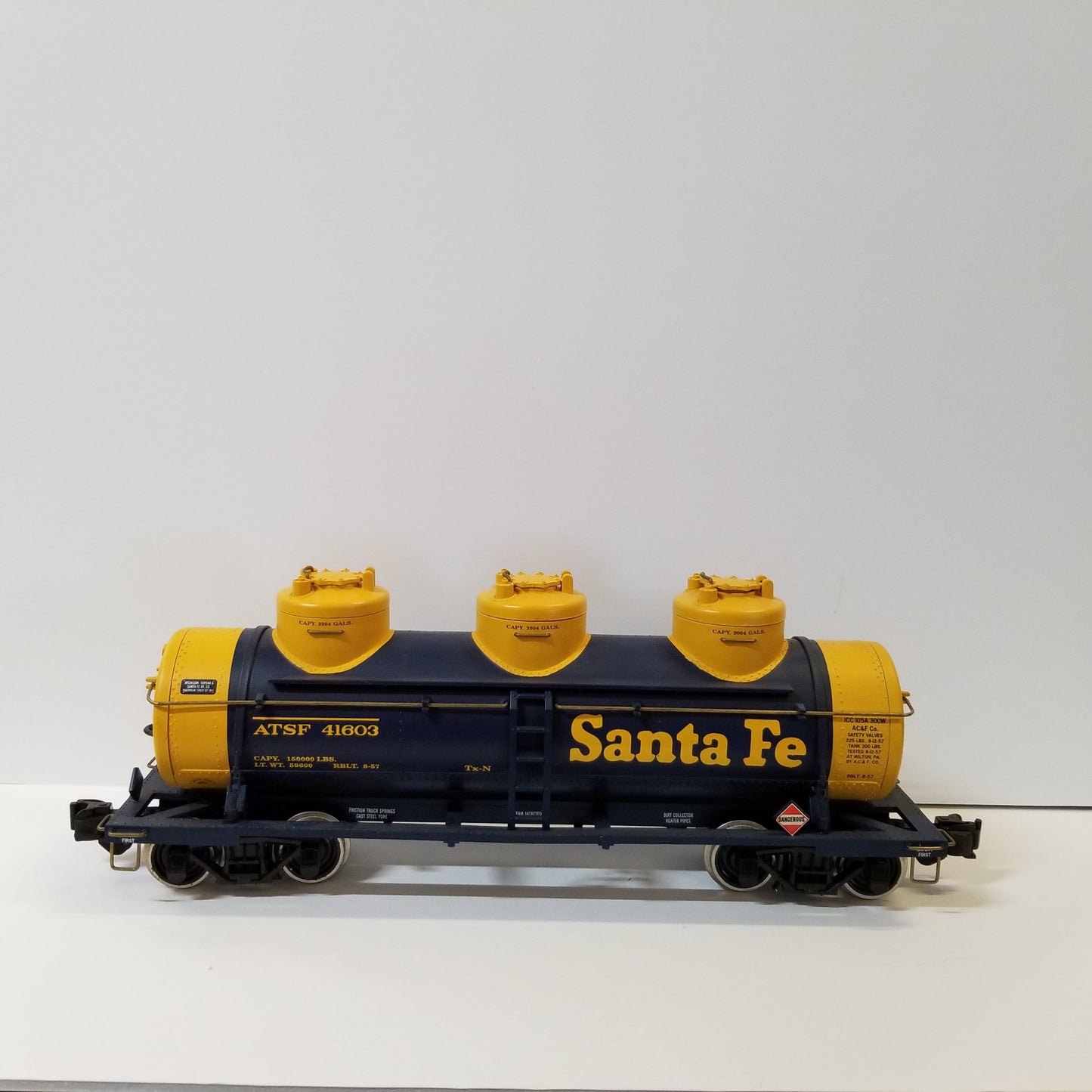 Aristo Craft ATSF Triple Dome Tank Car 41603