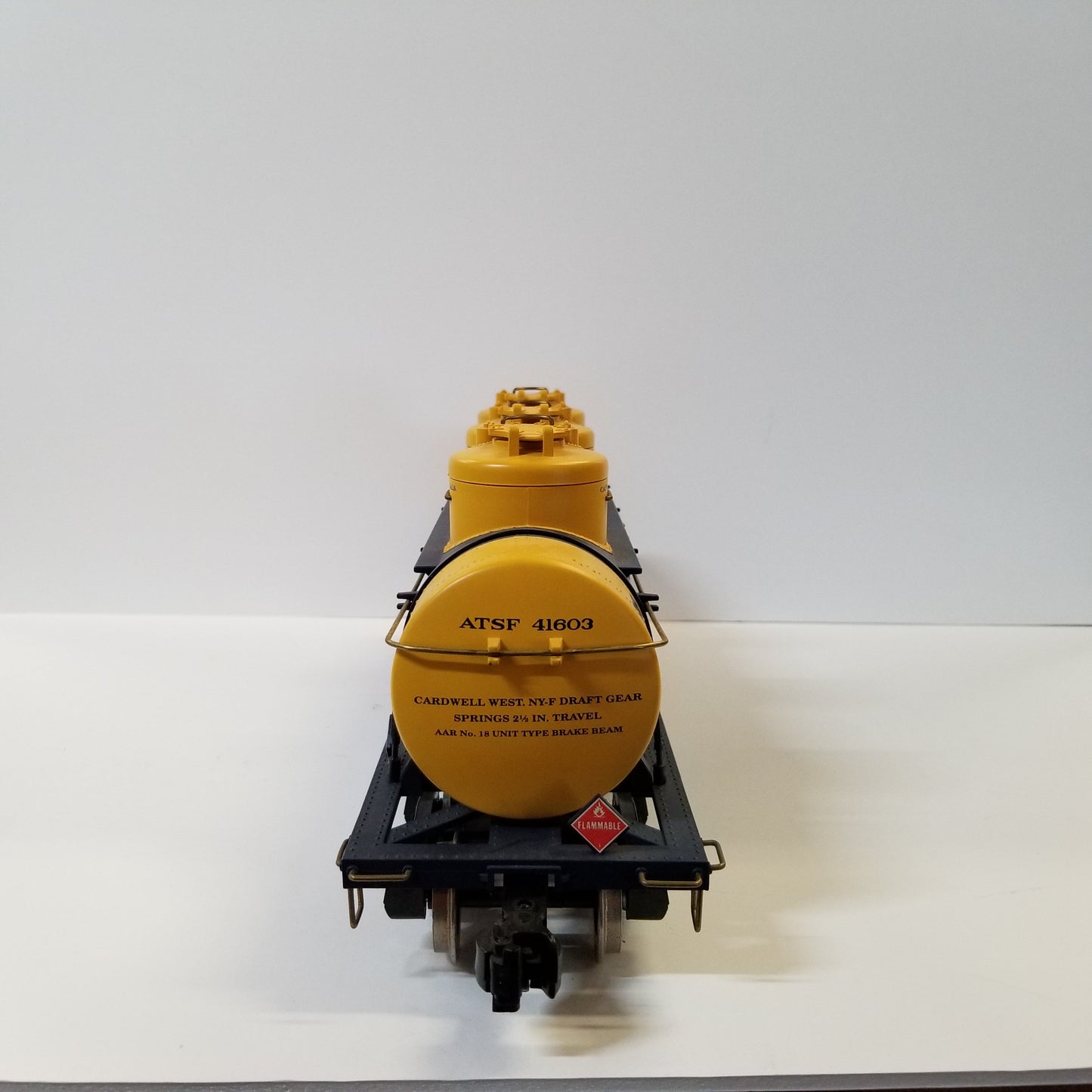 Aristo Craft ATSF Triple Dome Tank Car 41603