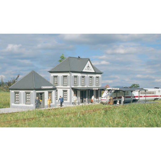 62004 Covered Platform - Swasey's Hardware & Hobbies