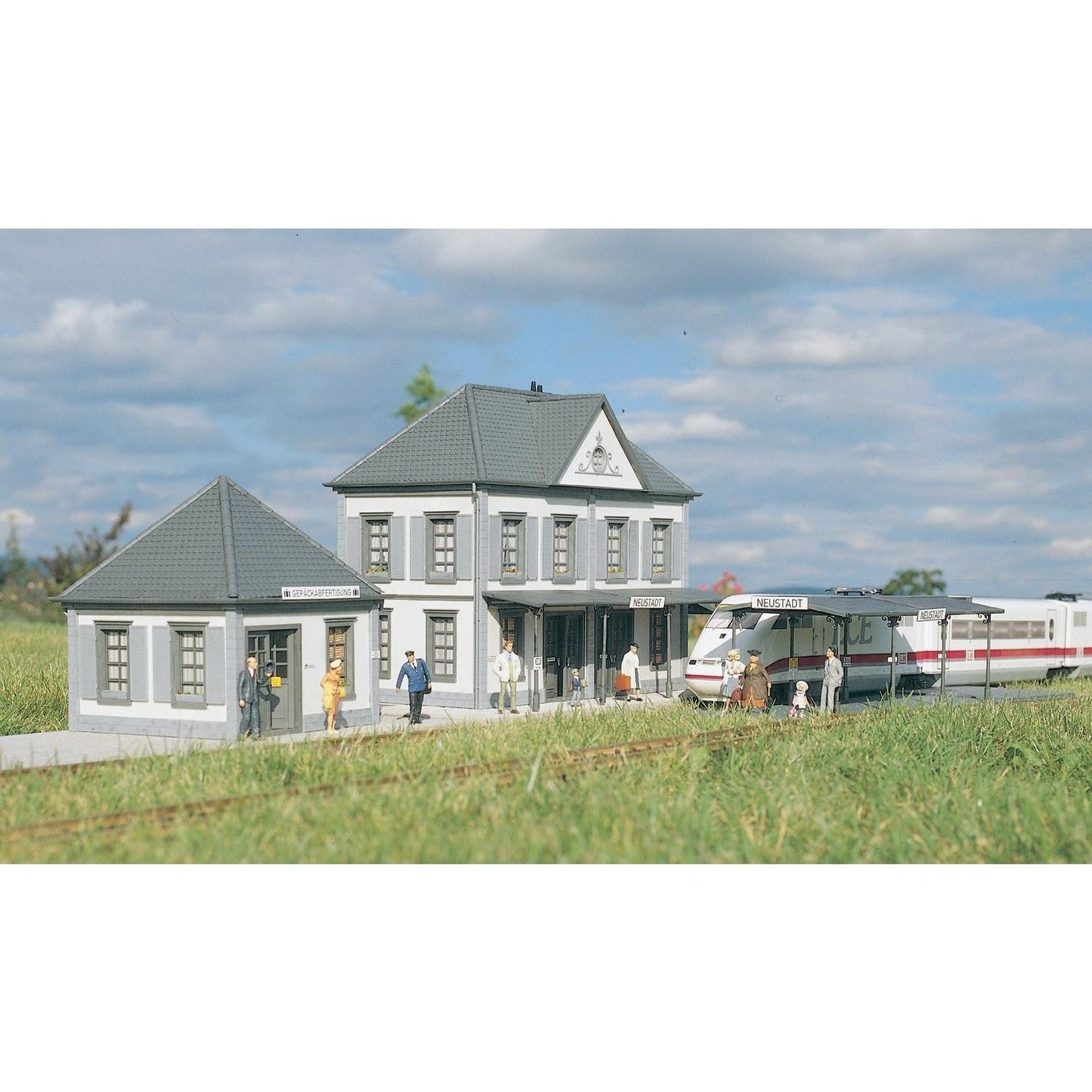 62030 Neustadt Station - Swasey's Hardware & Hobbies