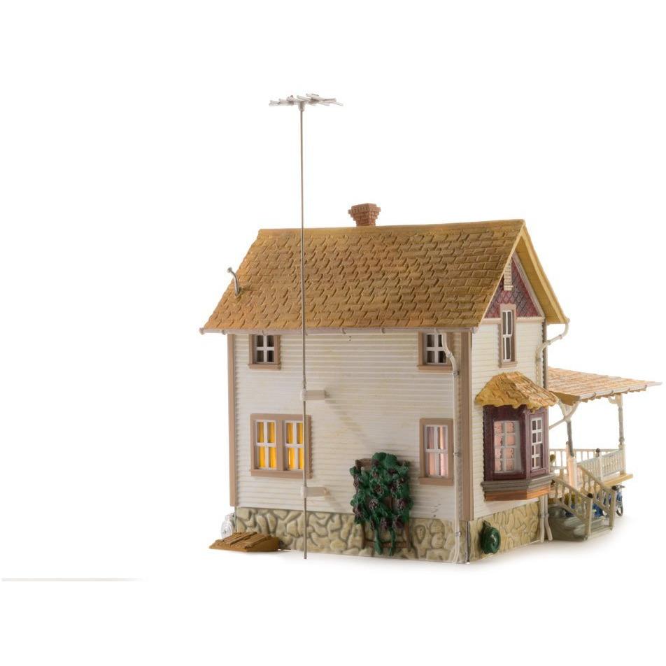 BR5046 HO Built-Up Corner Porch House