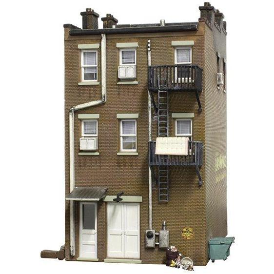 BR5051 HO Built-Up Betty's Burning Building