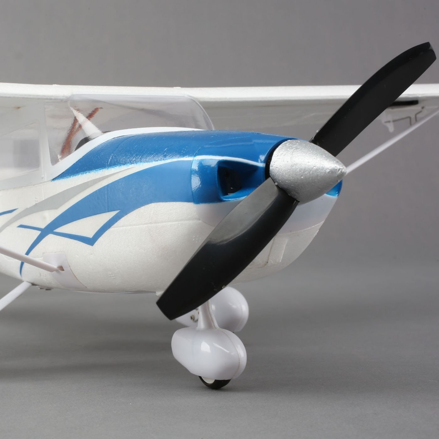 EFLU5650 UMX Cessna 182 BNF Basic
