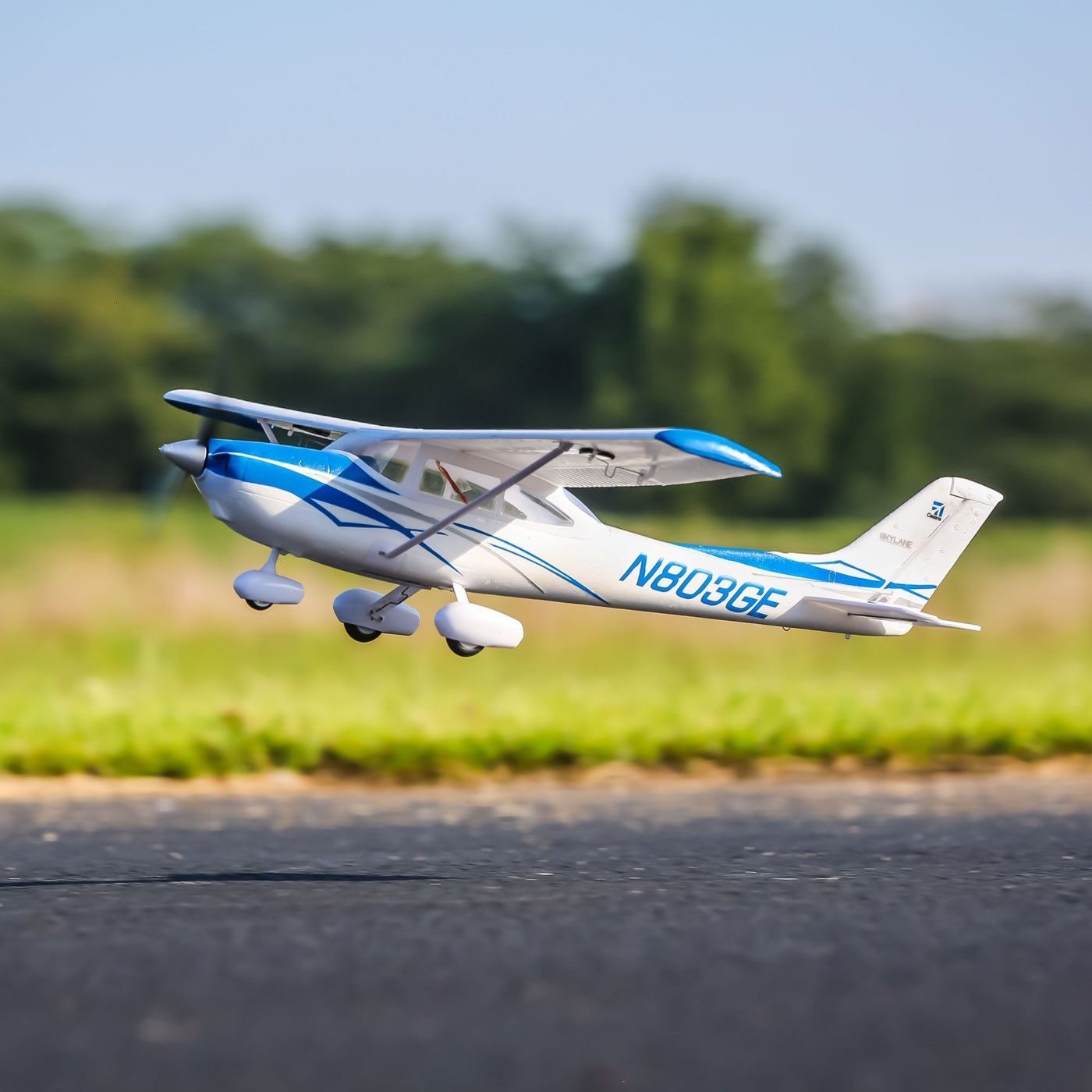 EFLU5650 UMX Cessna 182 BNF Basic