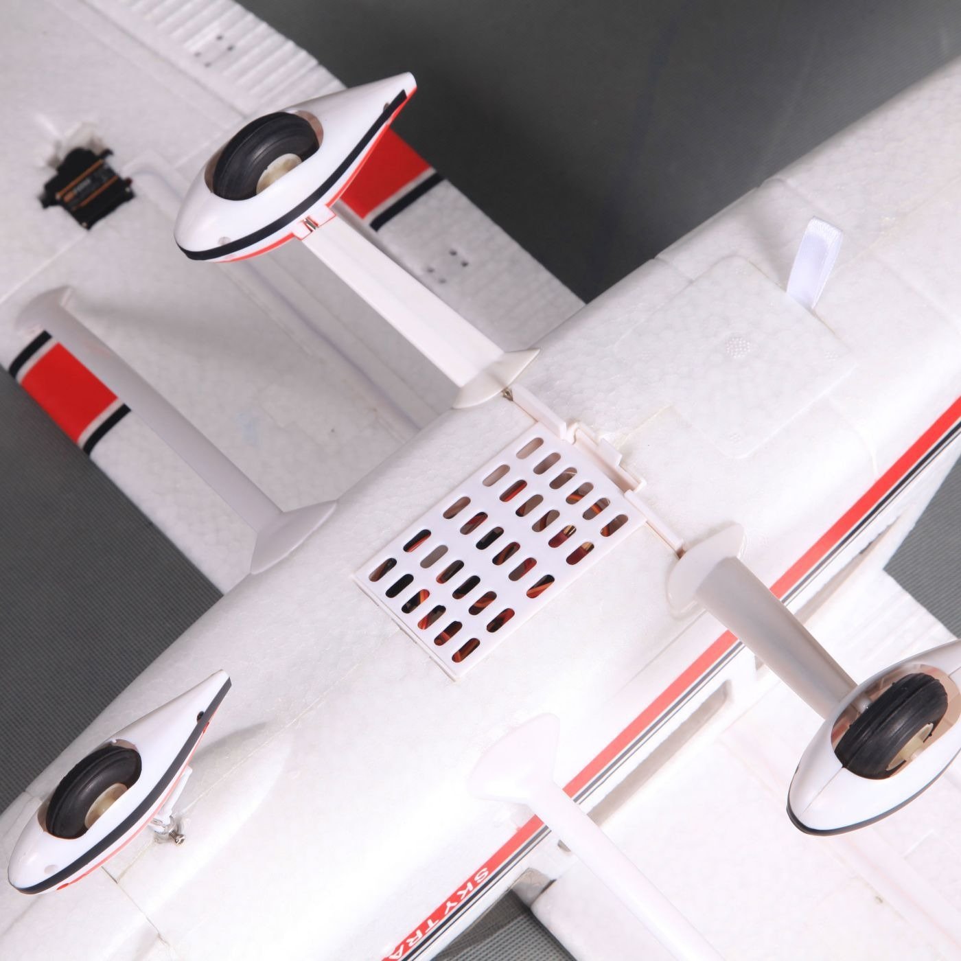 FMM052RRED Sky Trainer 182 V2 RTF,1100mm: Red