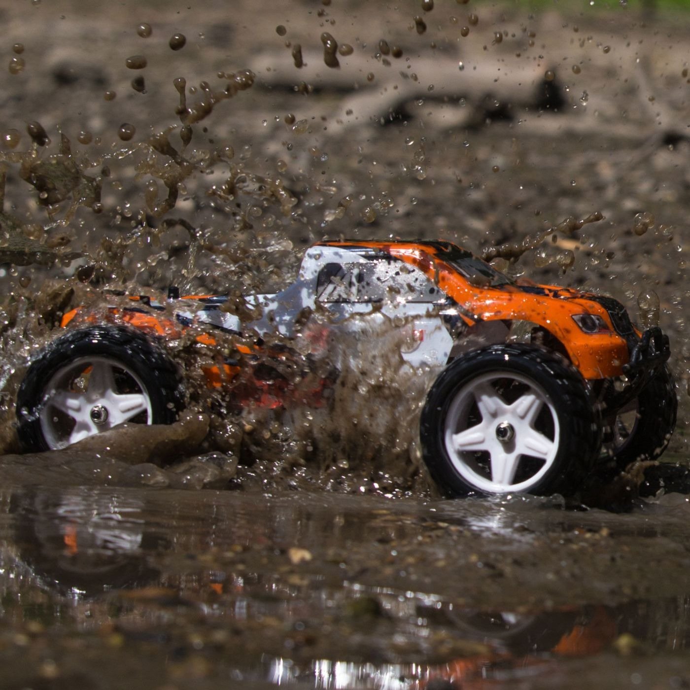 Seismic 1/18 4WD Monster Truck RTR: Orange/White